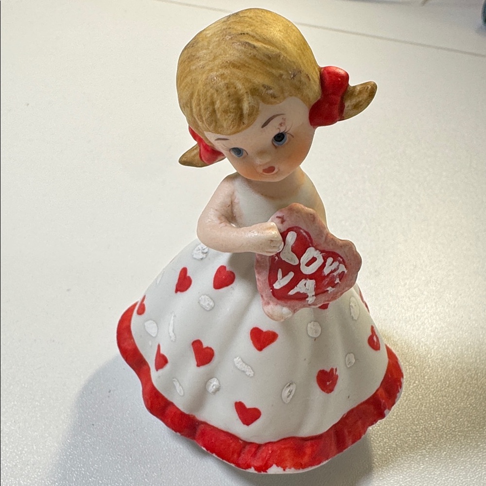 Vintage Ceramic Girl Figurine With Heart Giftcraft Valentine Hearts